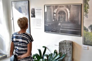 Vernisáž výstavy Miroslava Glacnera Kostely krásné a vzácně otevřené
